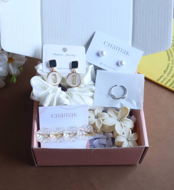 White Themed Hamper