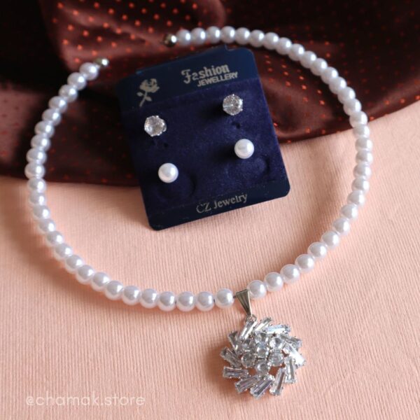 Stylish Pearl Choker With Pendant & 2 Pair Of Studs