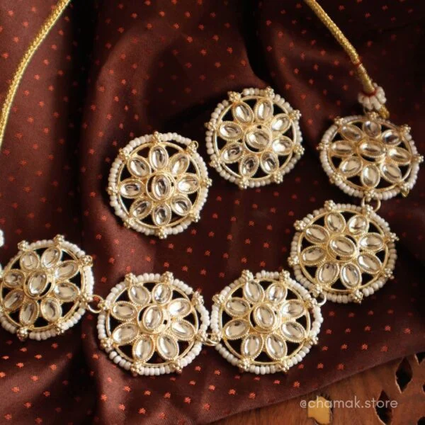 Beautiful Kundan Choker With Earrings