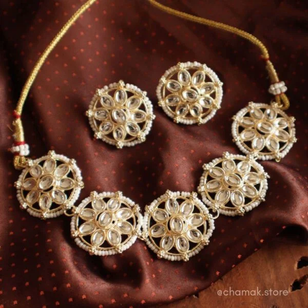 Beautiful Kundan Choker With Earrings