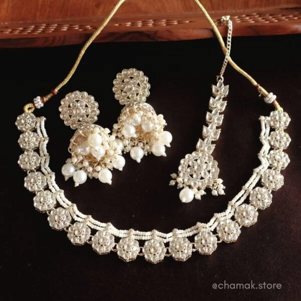 Kundan Choker Set With Earrings & Maang Tikka