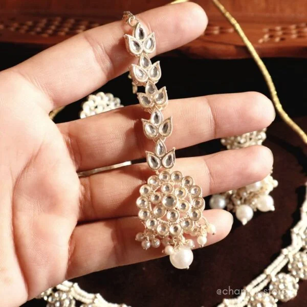 Kundan Maang Tikka