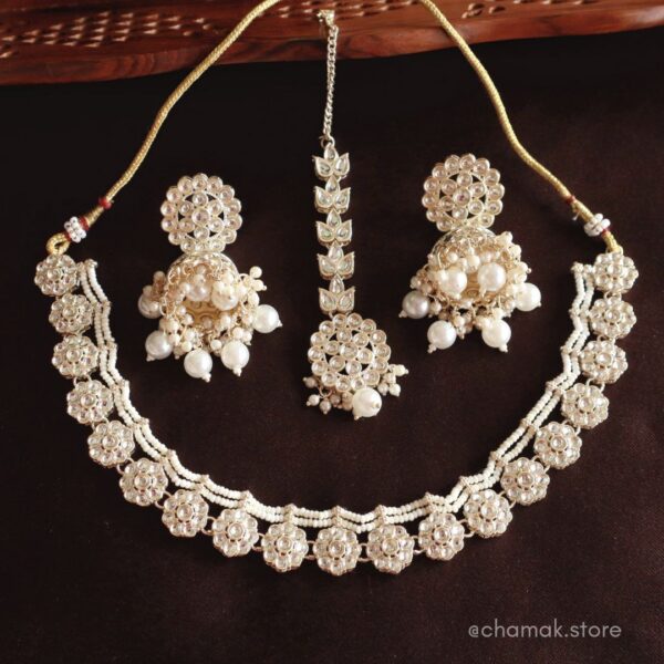 SAANCHI- Kundan necklace set with earrings & maang tikka