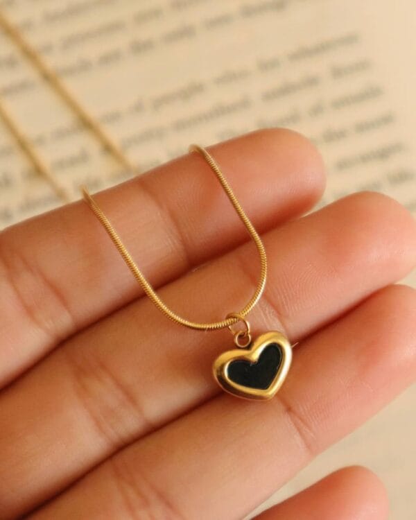 Black Heart Pendant Necklace