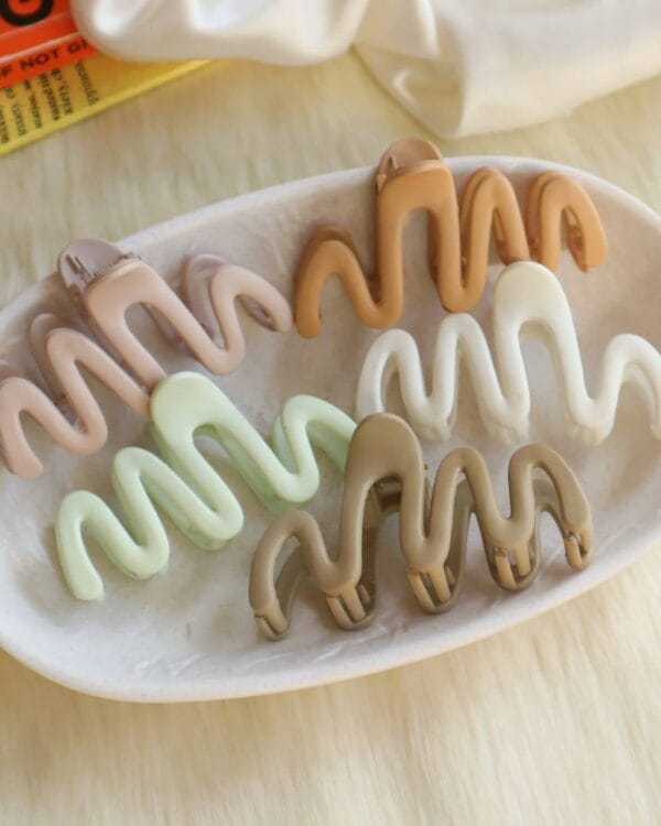 Wavy Hair Claw Clips