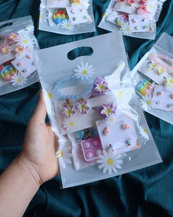 Trendy Hampers for Girls- Random Color