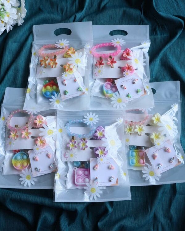 Trendy Hampers for Girls- Random Color
