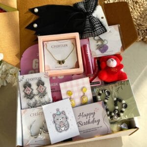 18 Gifts for 18th Birthday | Cute & Aesthetic Gift Hamper for Girls